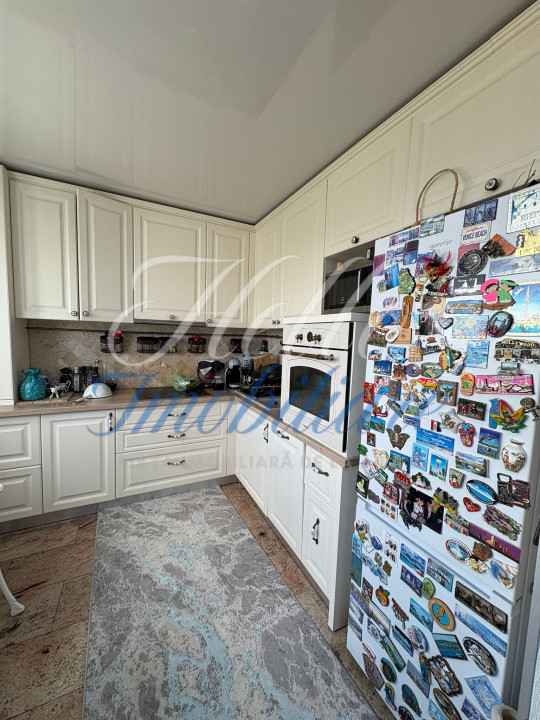 Apartament de lux cu 4 camere + birou, terasa si parcare subterana 