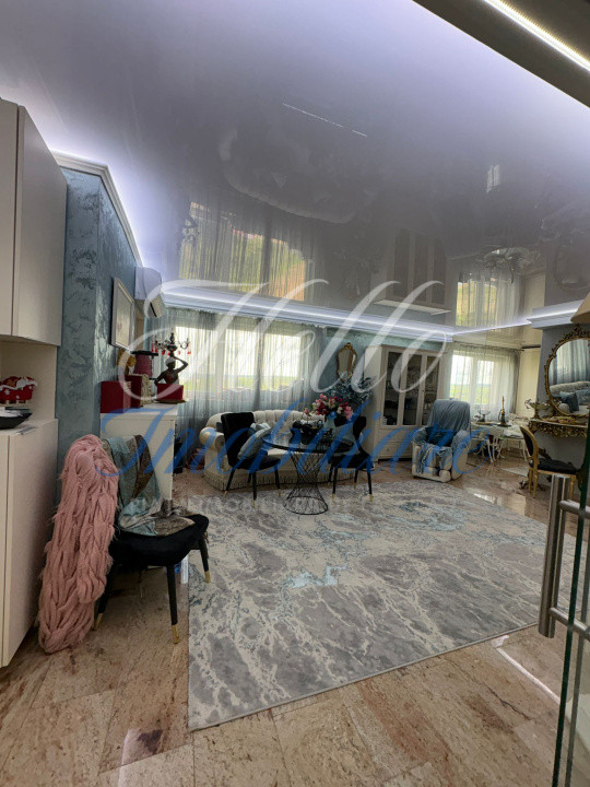 Apartament de lux cu 4 camere + birou, terasa si parcare subterana 