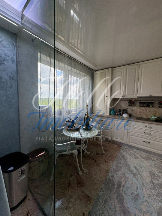 Apartament de lux cu 4 camere + birou, terasa si parcare subterana 
