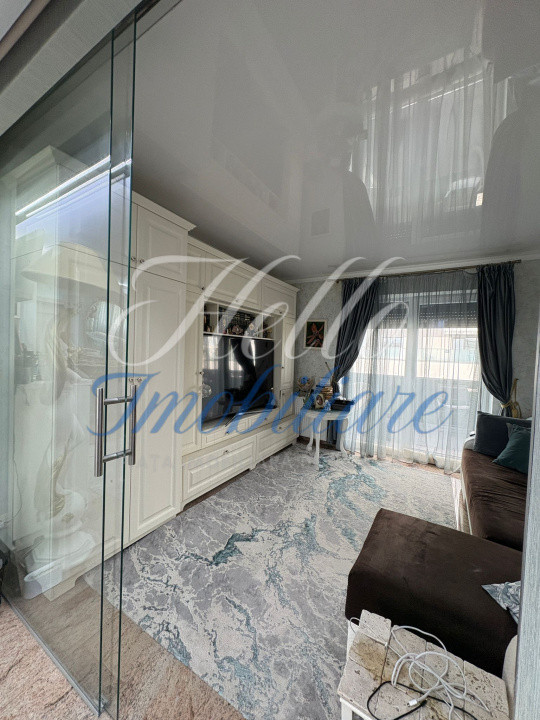 Apartament de lux cu 4 camere + birou, terasa si parcare subterana 