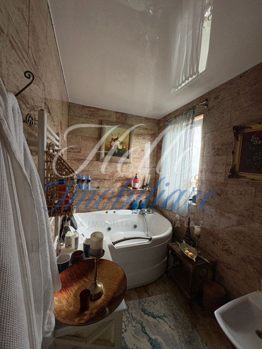 Apartament de lux cu 4 camere + birou, terasa si parcare subterana 