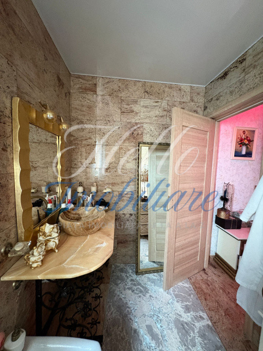 Apartament de lux cu 4 camere + birou, terasa si parcare subterana 