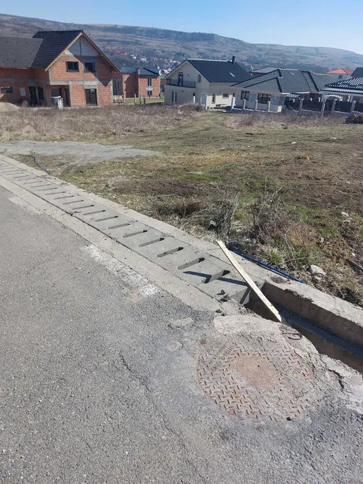 Teren intravilan, 500 mp,cu front la 2 strazi de 16.2 m fiecare  in Chinteni