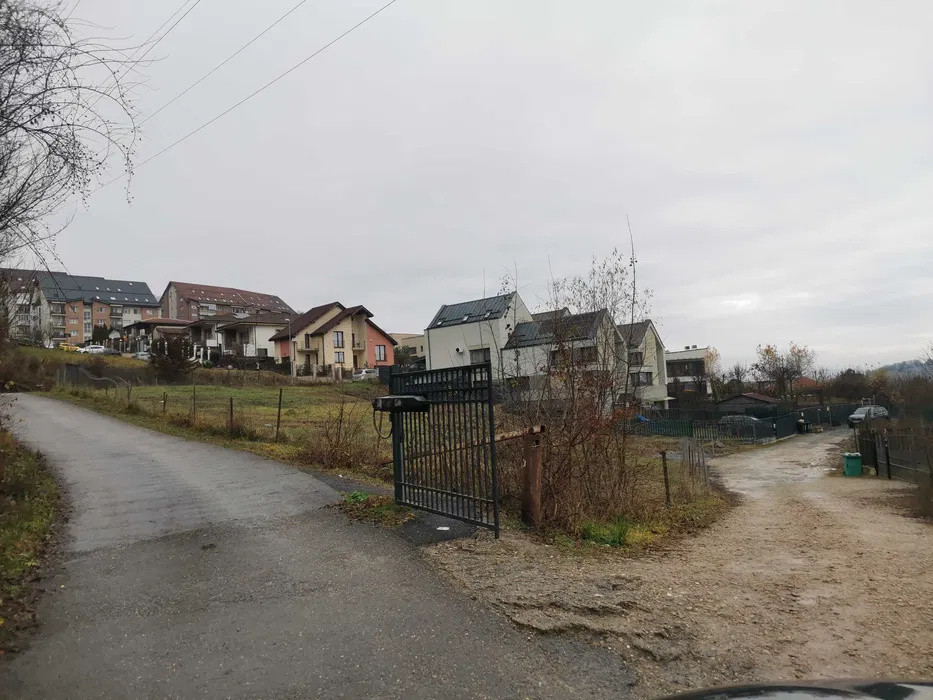 Teren intravilan, 1544 mp,cu front la 2 strazi de 38 m  in Zona str. Campului