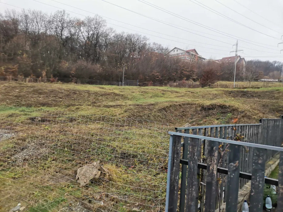 Teren intravilan, 1544 mp,cu front la 2 strazi de 38 m  in Zona str. Campului
