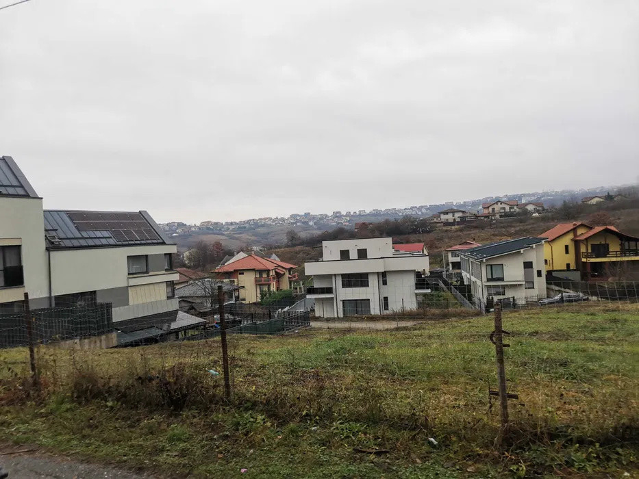 Teren intravilan, 1544 mp,cu front la 2 strazi de 38 m  in Zona str. Campului