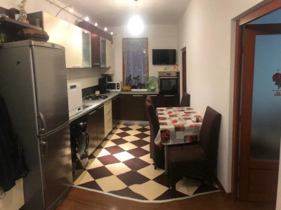Apartament de 3 camere, zona Profesor Ioan Rus