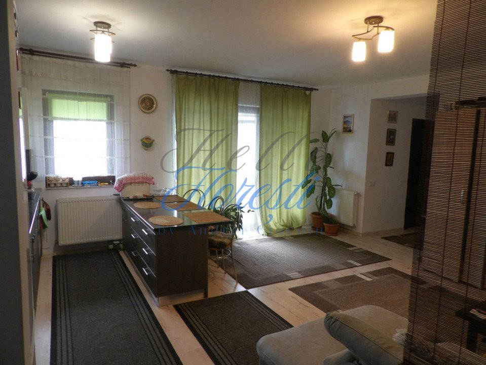 Apartament de 3 camere, semidecomandat, in zona Sesul de Sus