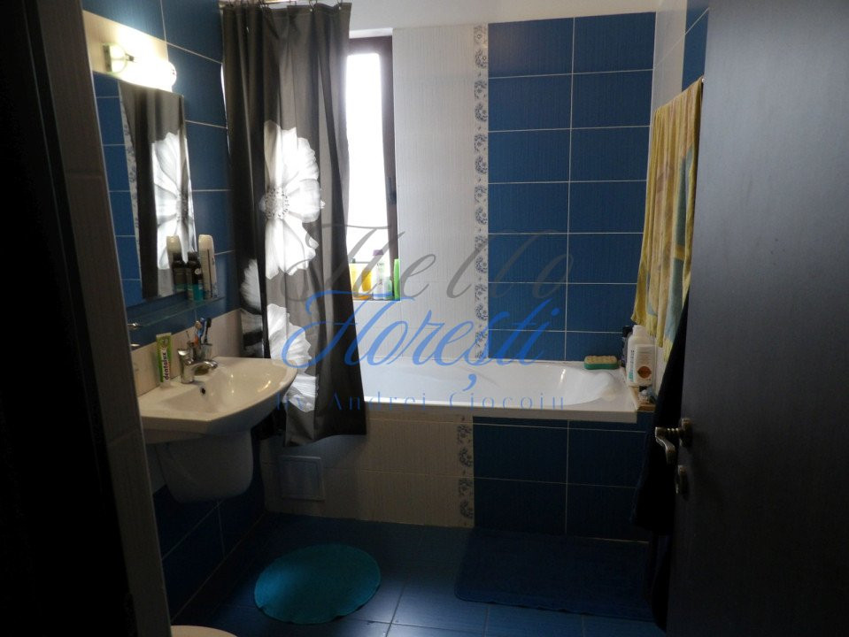 Apartament de 3 camere, semidecomandat, in zona Sesul de Sus