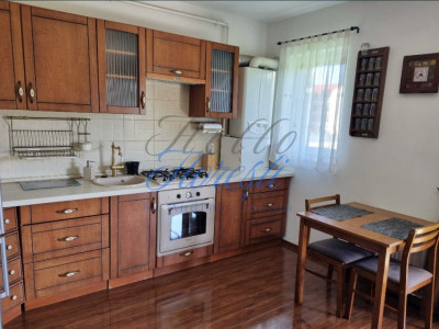 Apartament de 2 camere, semidecomandat, in zona Porii