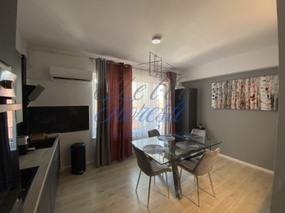 Apartament de 3 camere, semidecomandat, in zona Teilor